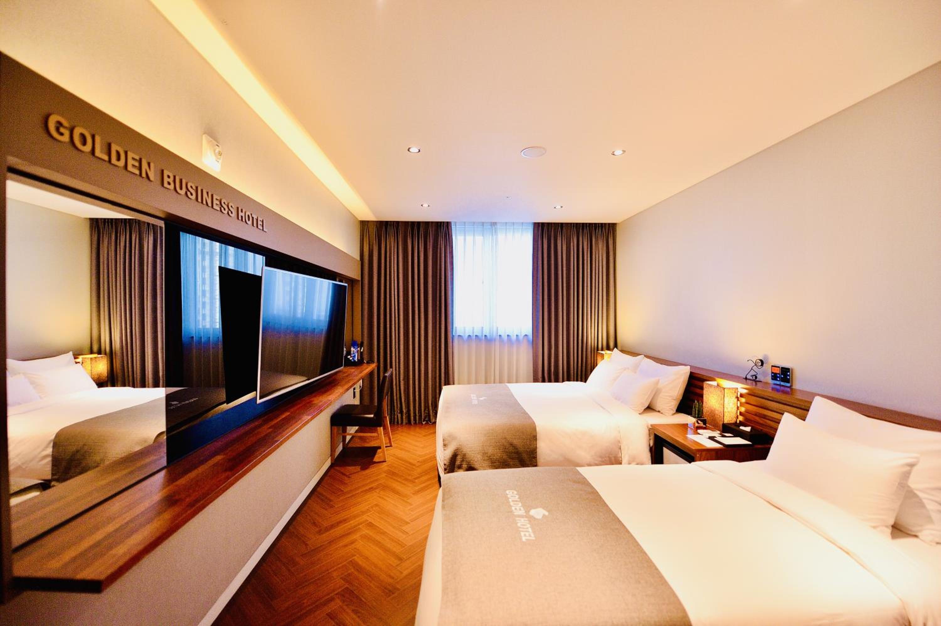 غرفة عائلية بسريرين منفصلين، Golden Business Hotel 2/10