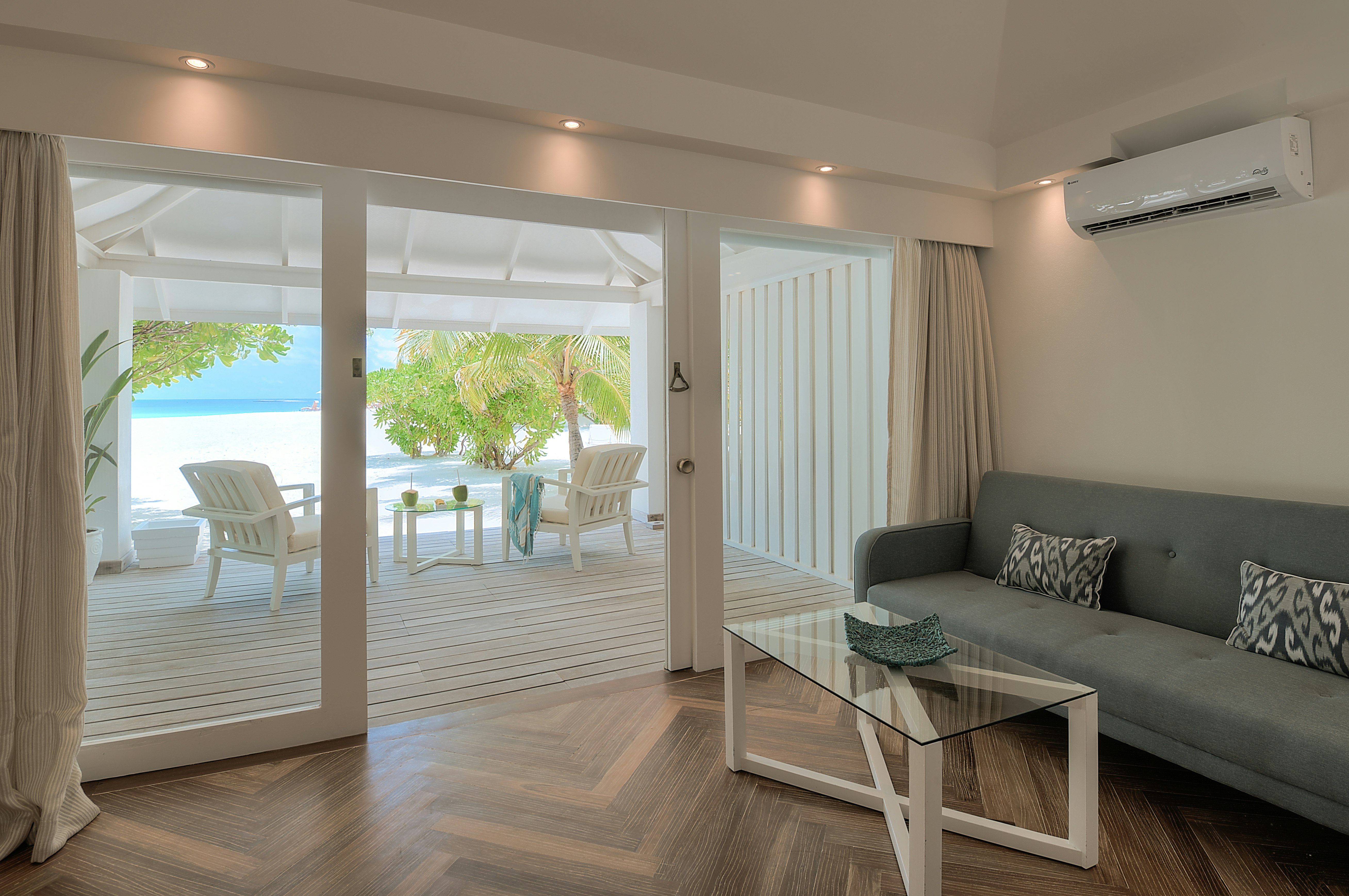 Diamonds Thudufushi Beach & Water Villas 22/44