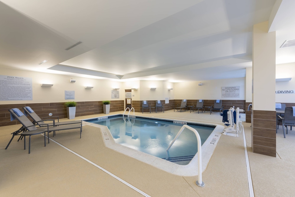 Fairfield Inn & Suites by Marriott Indianapolis Fishers 8/44