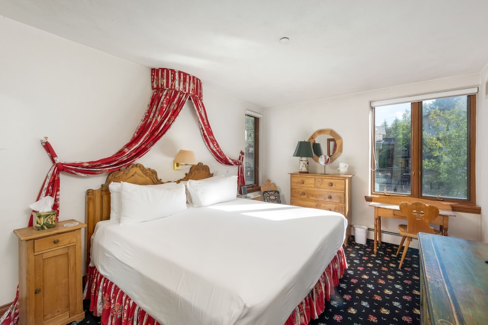2 Bedrooms, Plaza, Classic, Lodge, Apartment, King and Twin Beds, Resort View, Sofa