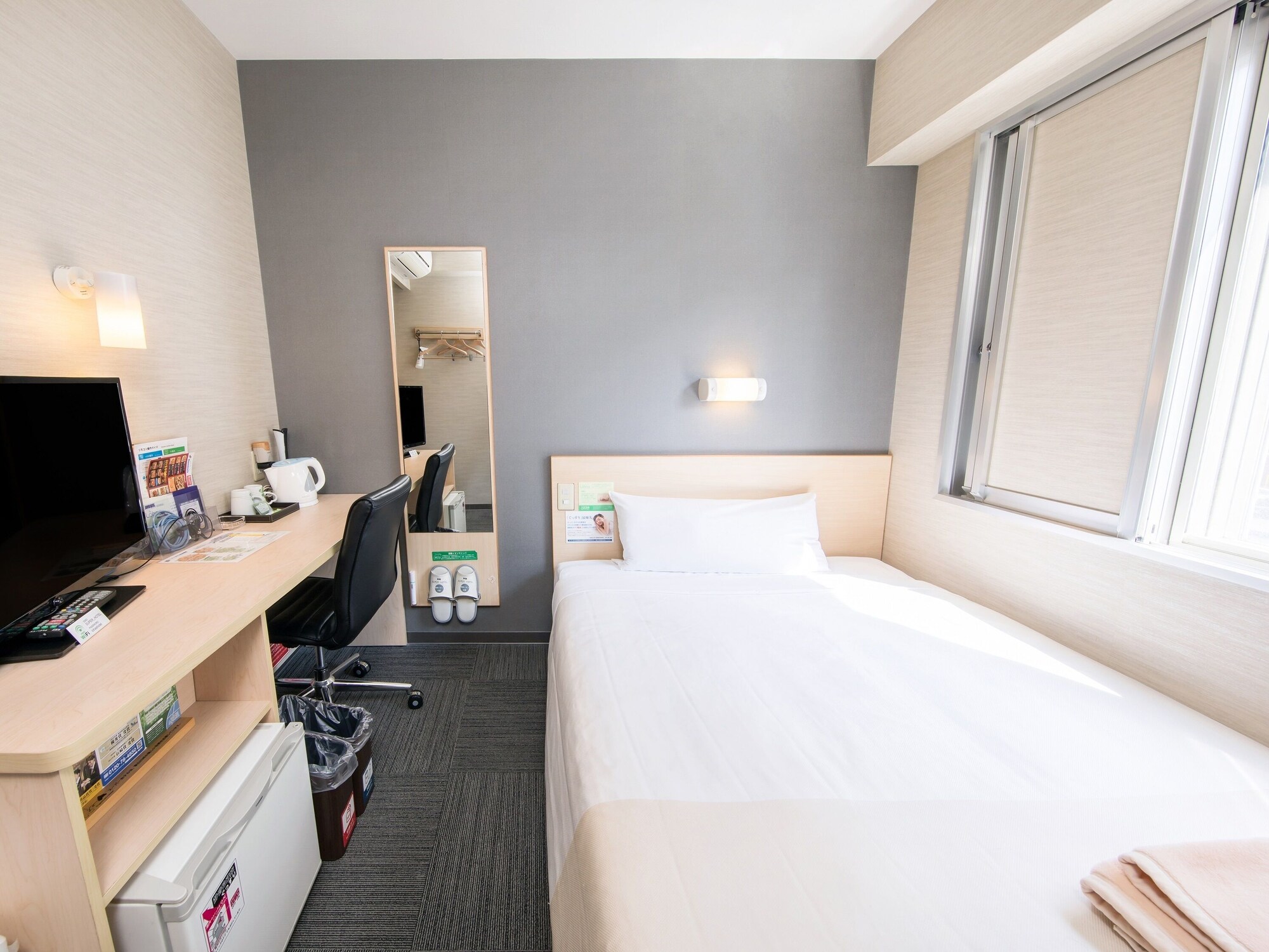 Semi Room, Semi Double Bed