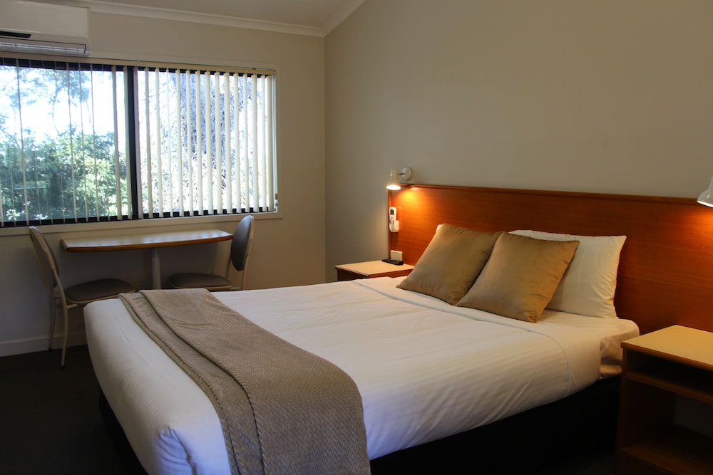 PIONEER WAY MOTEL 8/55