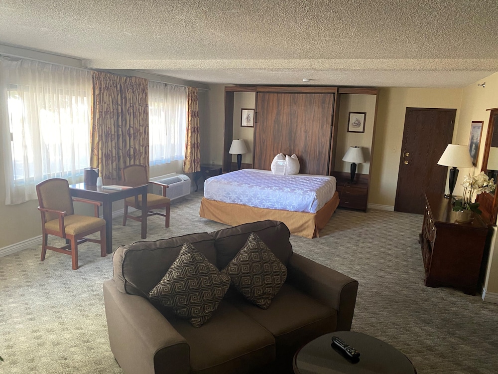 SureStay Plus Hotel by Best Western Reno Airport 59/91