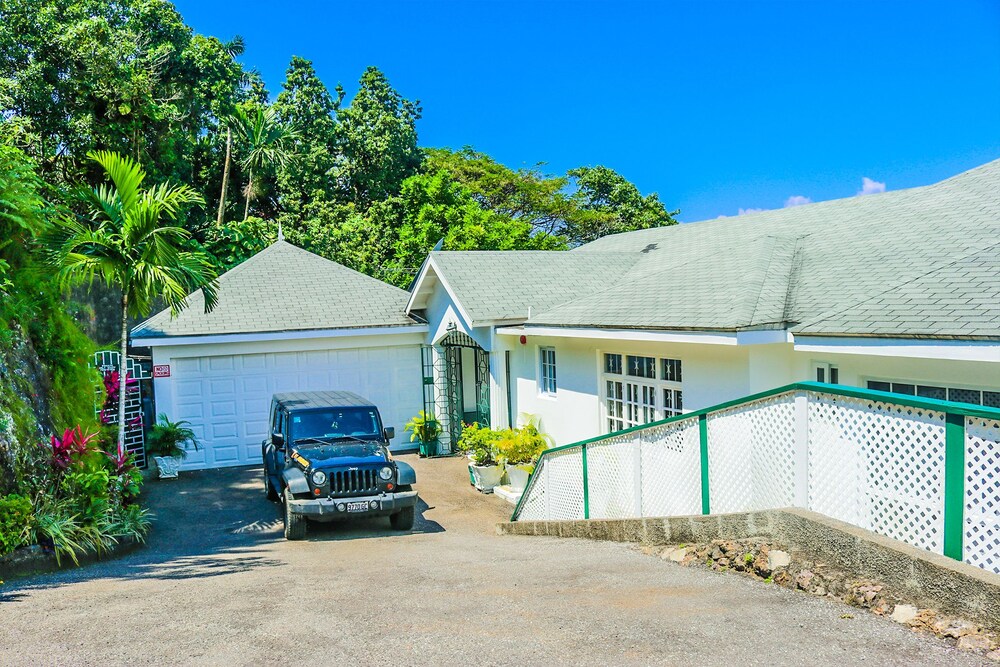 Pink Rock Bed & Breakfast 47/58
