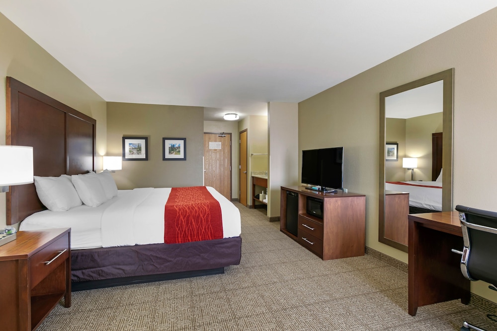 Comfort Inn & Suites Near University Of Wyoming 16/40