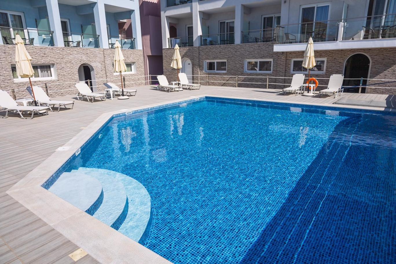 Three Island View Hotel 81/103