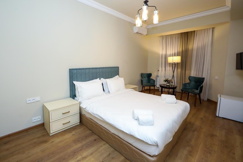 A Hotel Yerevan 10/54