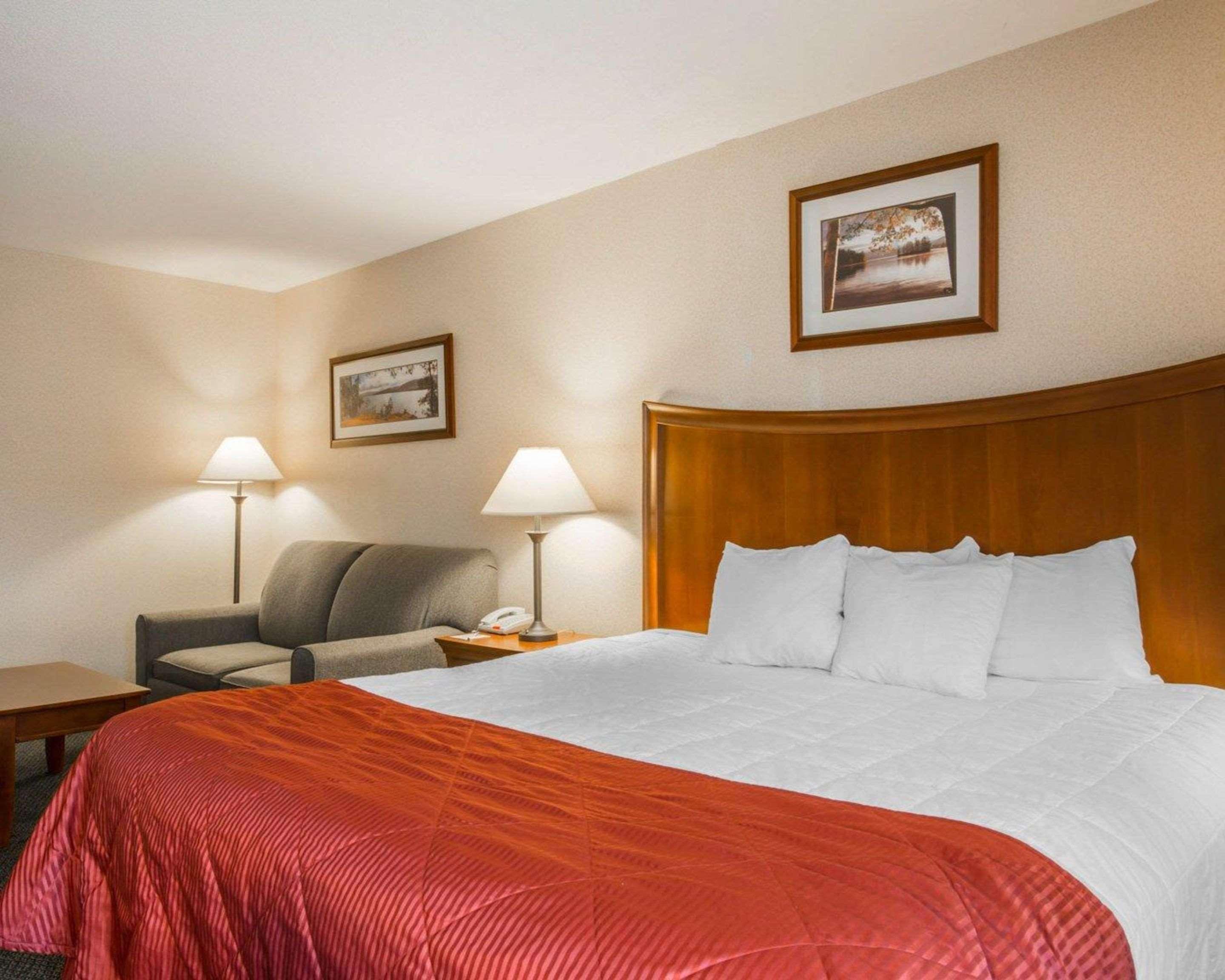 ROOM, KING BED