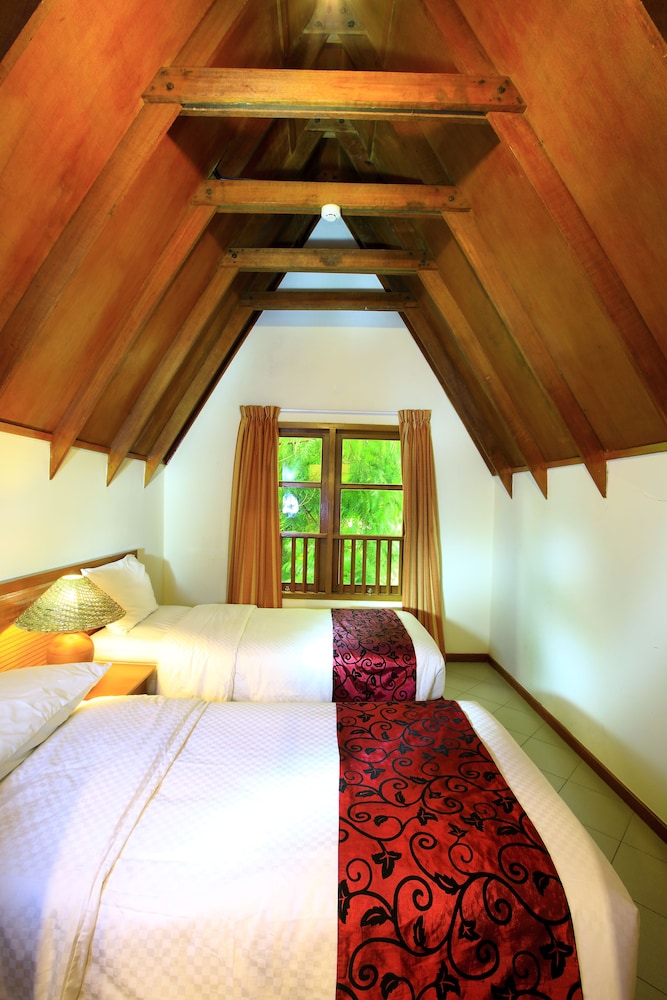Tanjung Lesung Beach Hotel 12/50