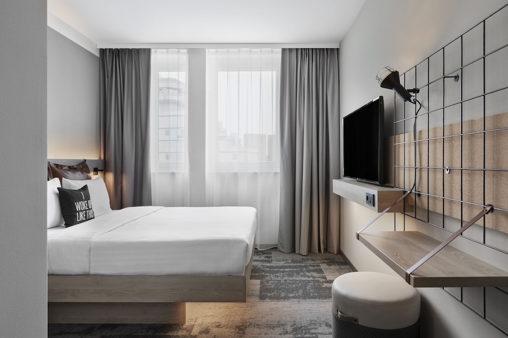 Moxy Duesseldorf City 12/50