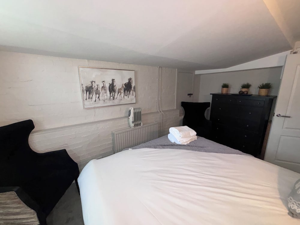 Richmond Park Hotel 20/68