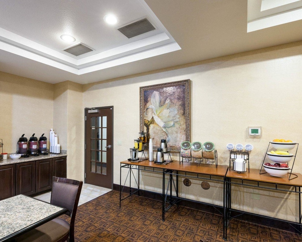 Comfort Inn and Suites Regional Medical Center 31/43
