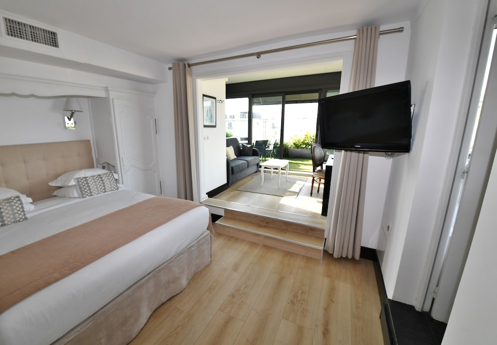 Hotel De Provence 26/70