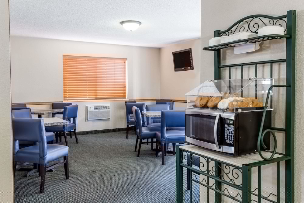 Super 8 by Wyndham Lewistown 40/51