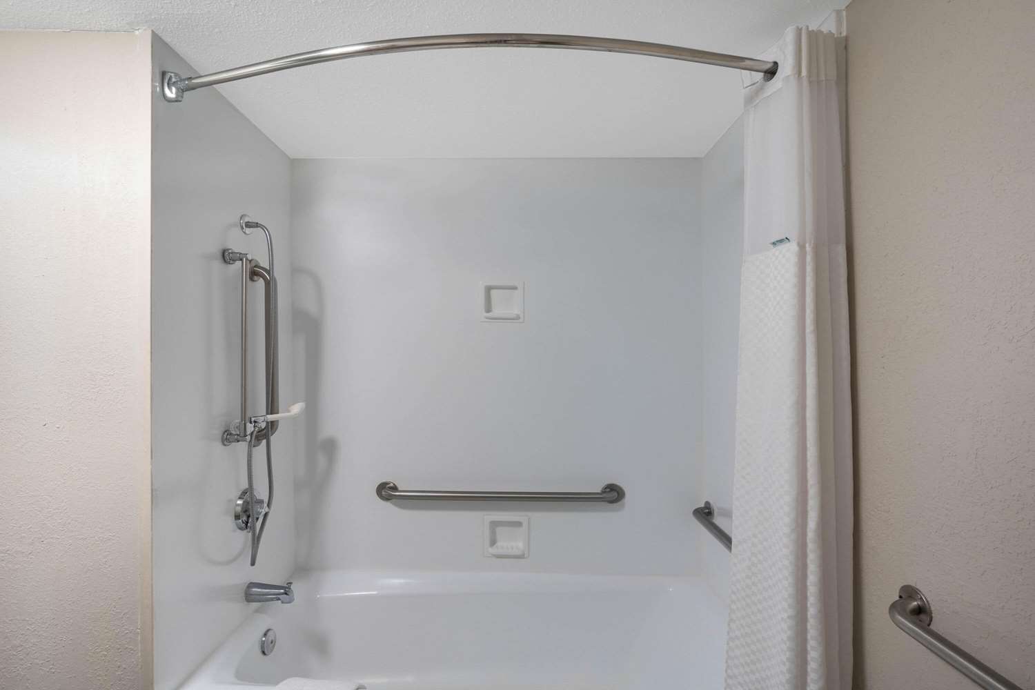 Baymont By Wyndham Murfreesboro 41/42