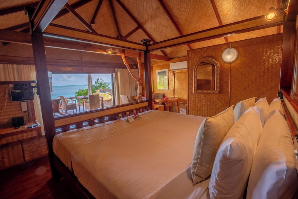 Deluxe, Bungalow, King Bed, Beach Front