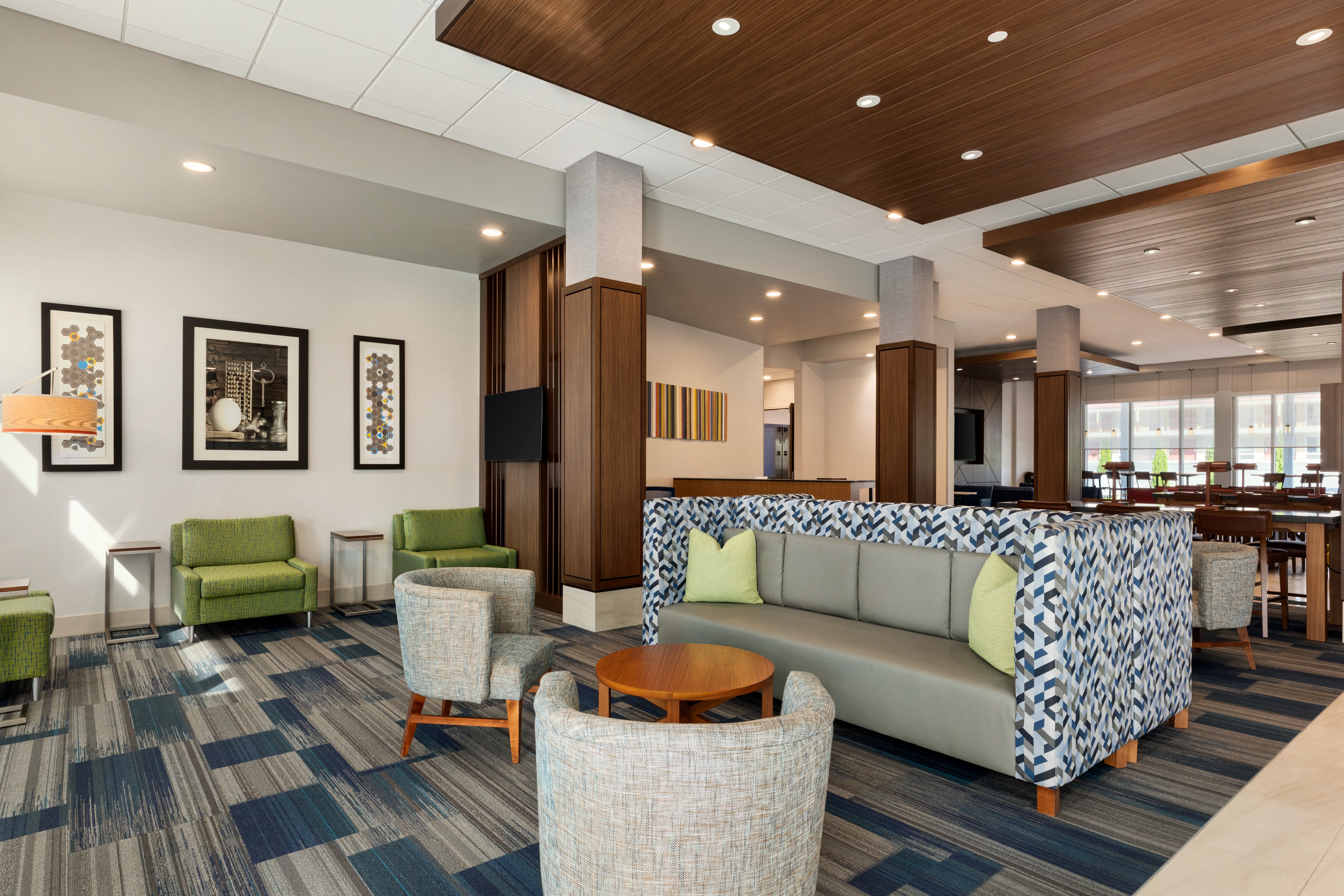 Holiday Inn Express Suites Dalton Walnut Ave 34/52
