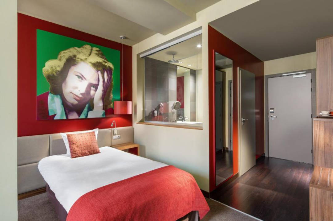 Room, Single Bed