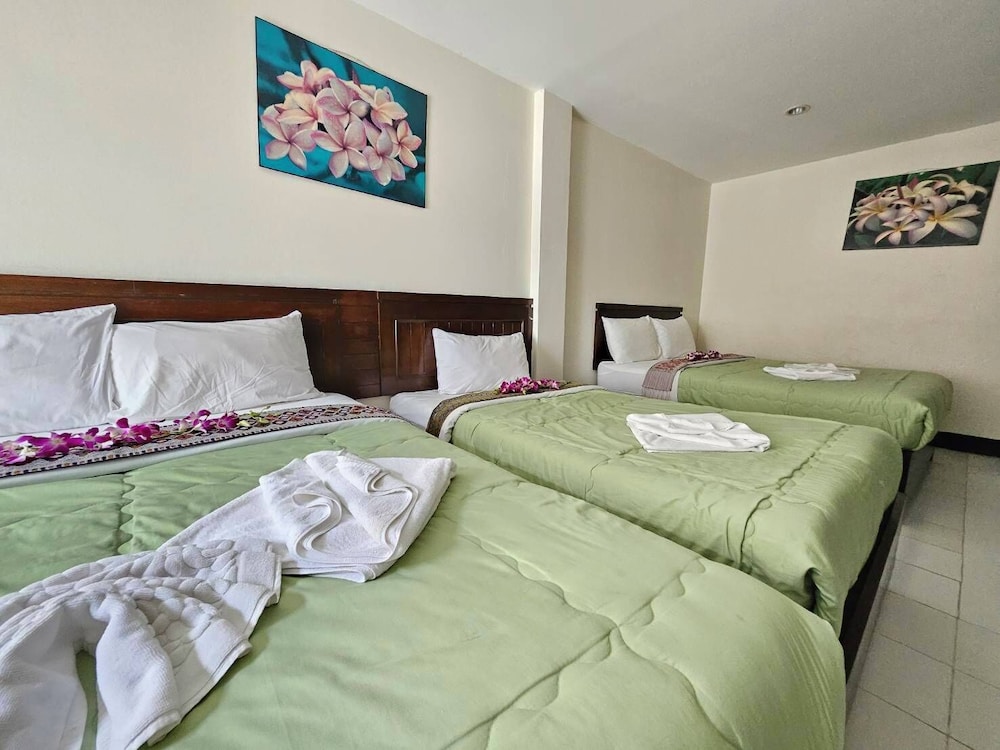 Patong Moon Inn Guesthouse 16/48