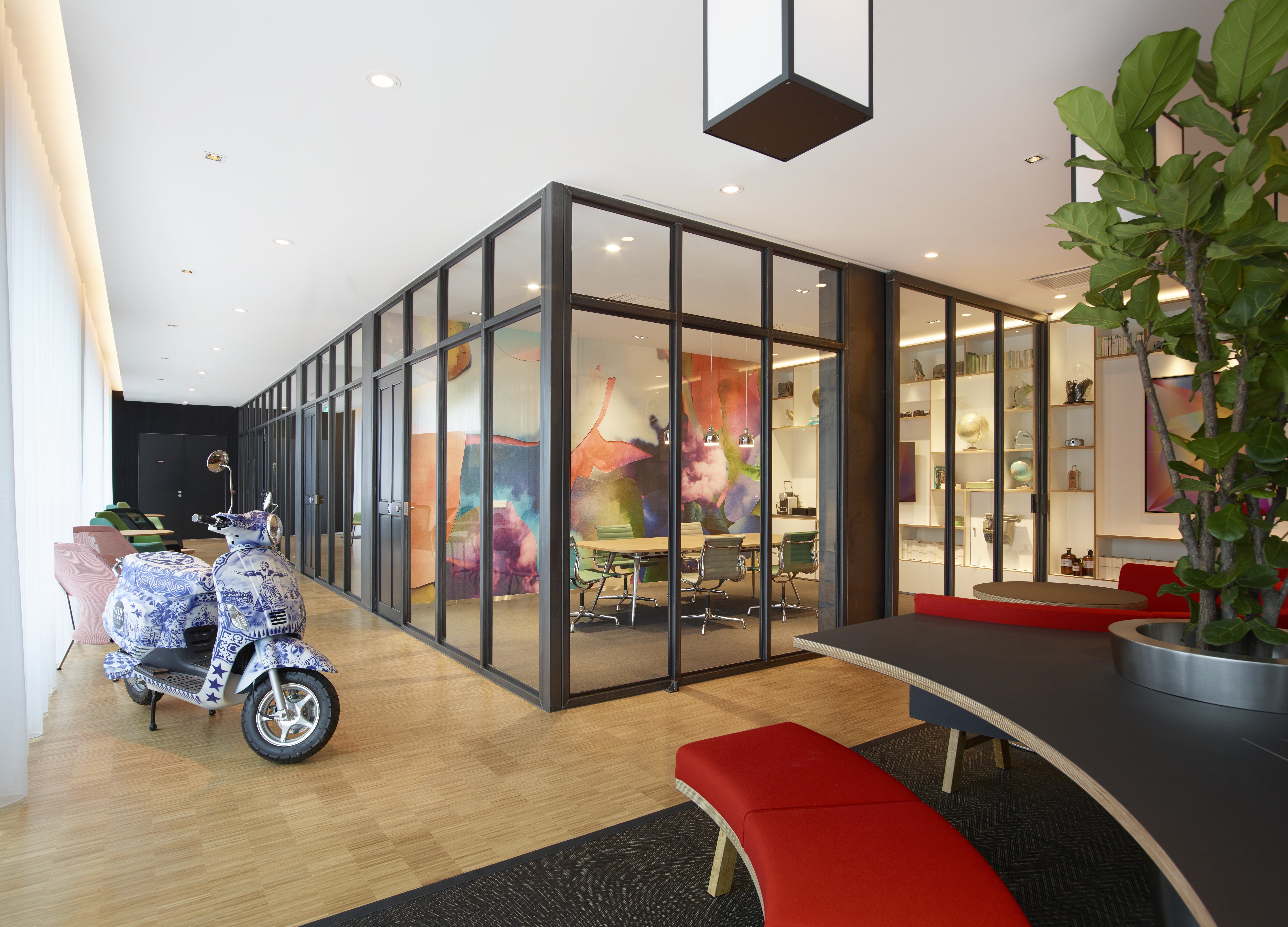 CITIZENM SCHIPHOL AIRPORT HOTEL 52/53