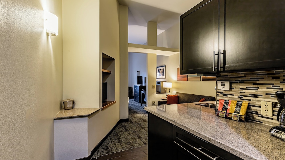 Staybridge Suites Laredo International Airport 39/42