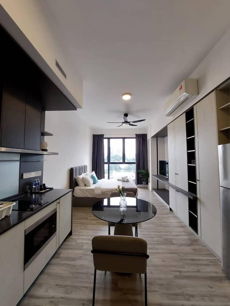 Millers Square by MyKey Global 45/59