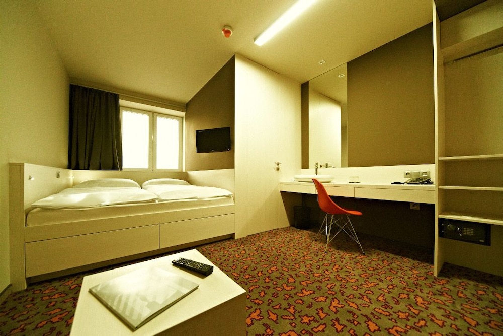 Kongres Hotel Roca 14/76