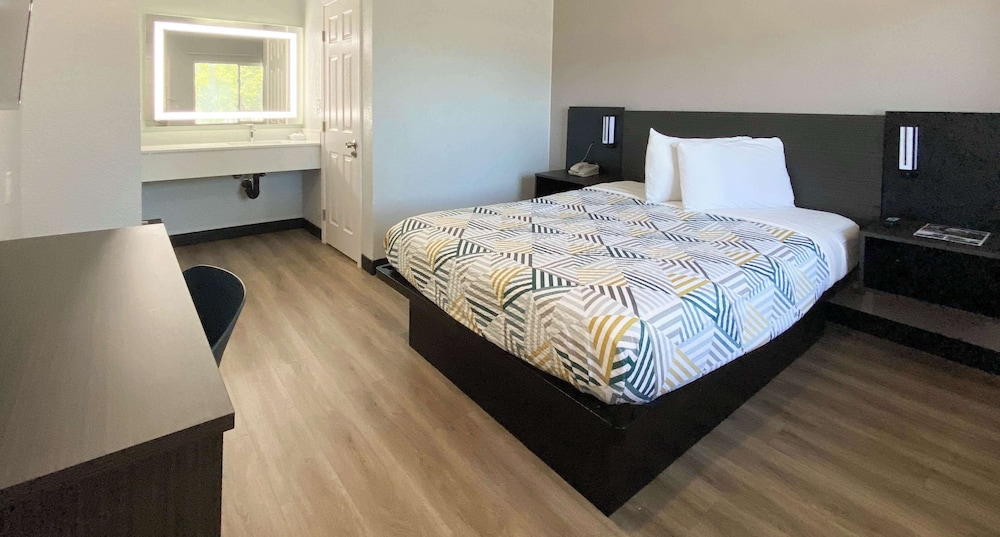 Motel6 Costa Mesa, CA 34/55