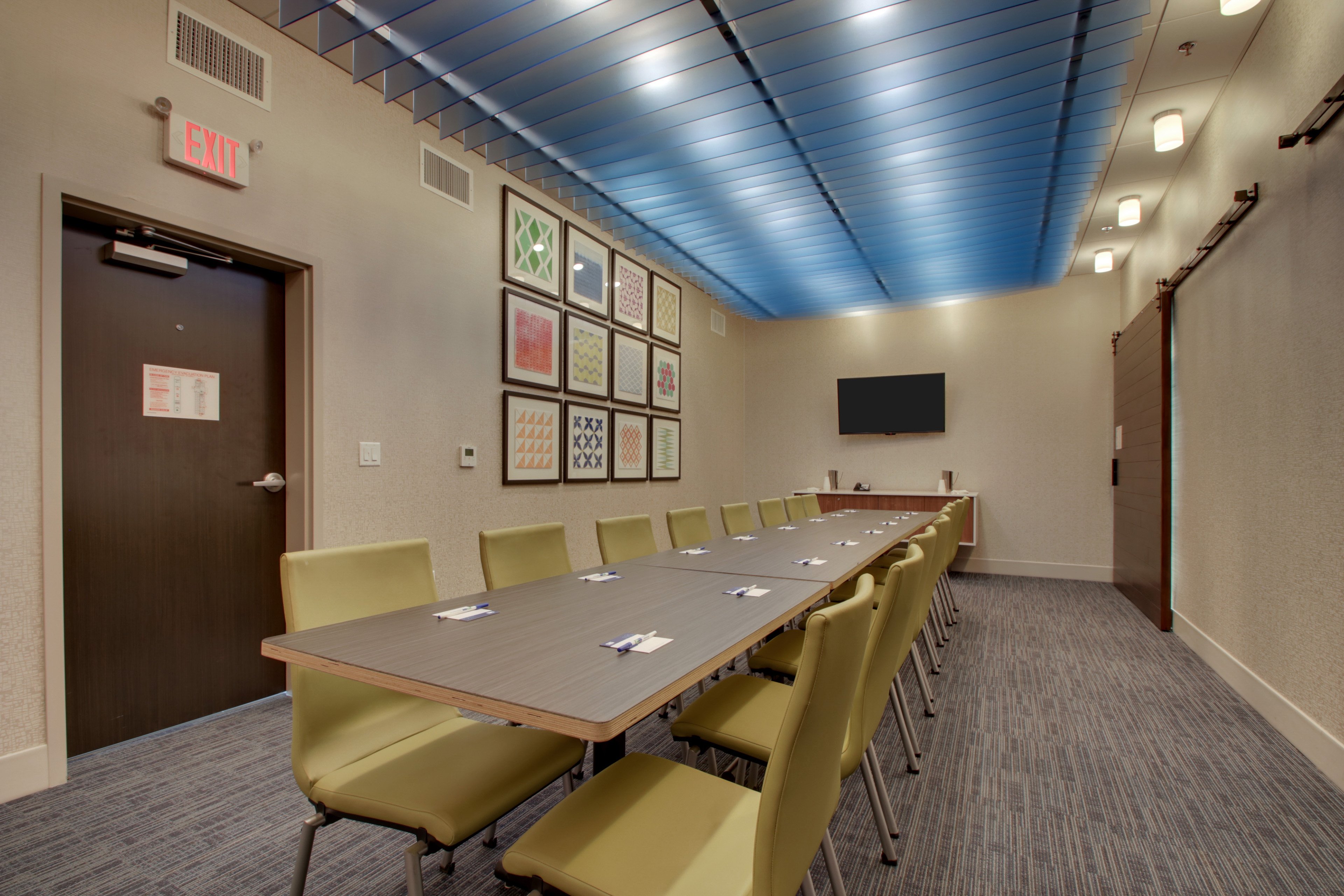 Holiday Inn Express Suites Mount Vernon 52/57