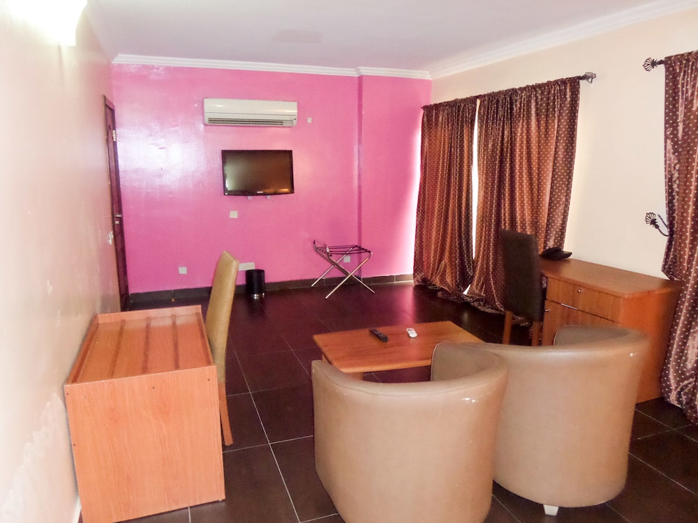 Le Real Hotel 4/56
