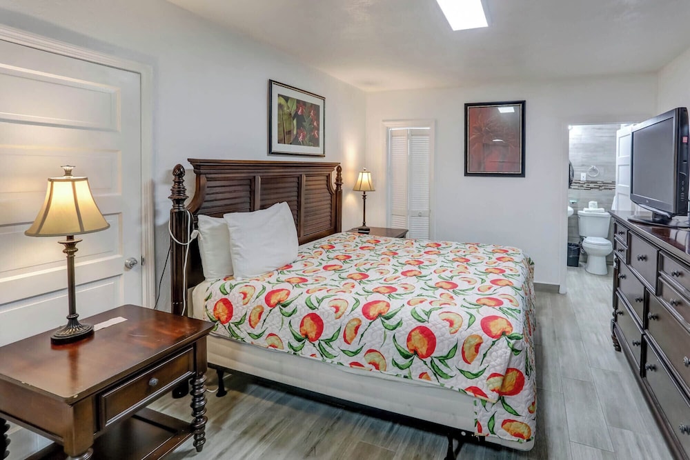 STANDARD, QUEEN BED