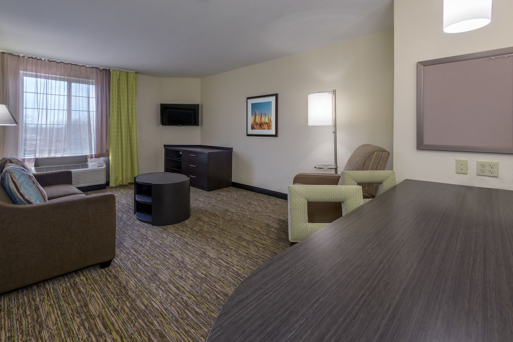 Candlewood Suites Midwest City 33/45