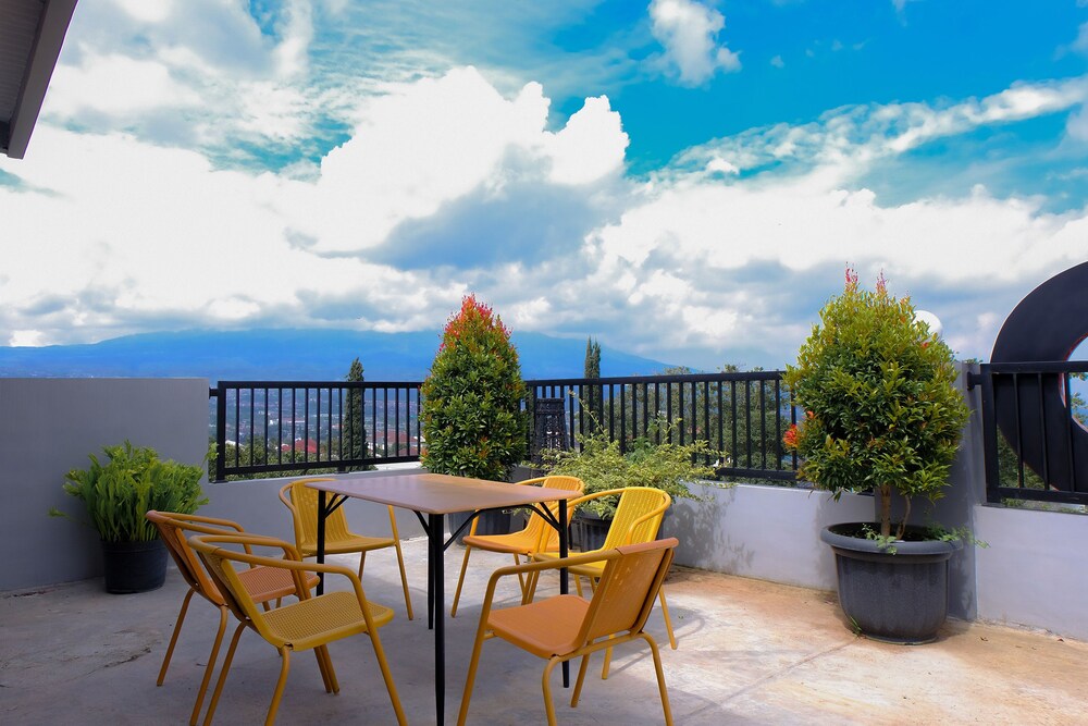 OYO 354 32 Guest House 39/40