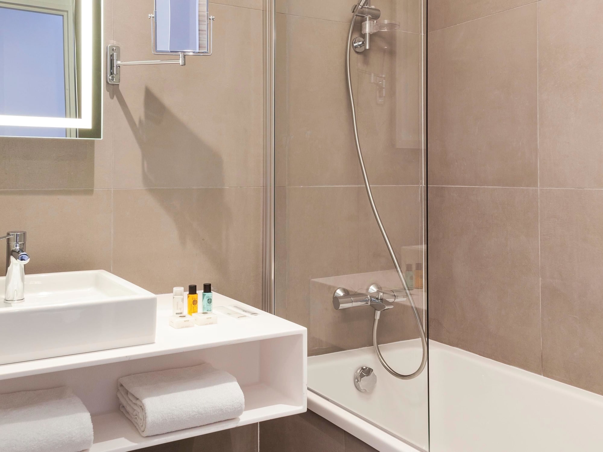غرفة كلاسيكية بسرير مزدوج وسرير فردي، Novotel Tours Centre Gare 6/6