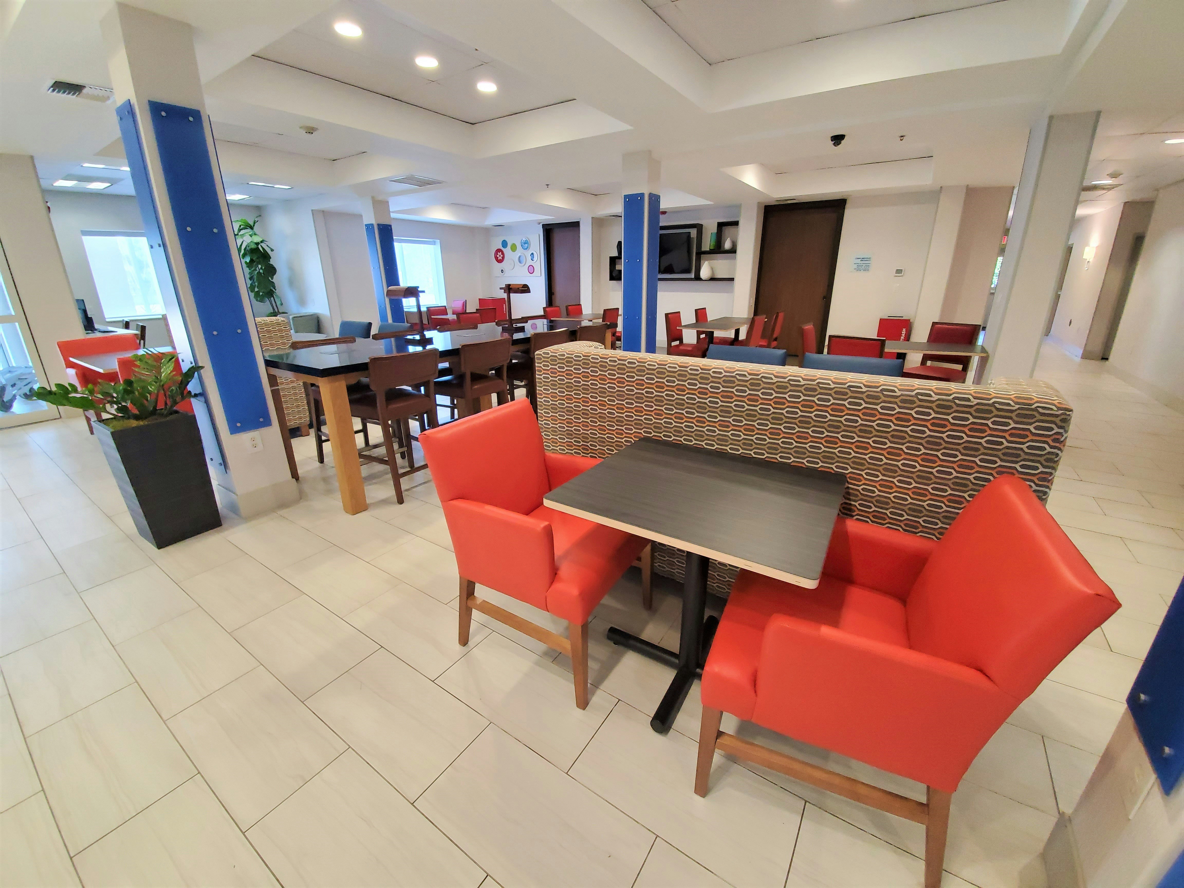 Holiday Inn Express & Suites Seattle North - Lynnwood 24/39