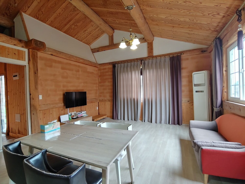 Geumok Log Pension 9/18