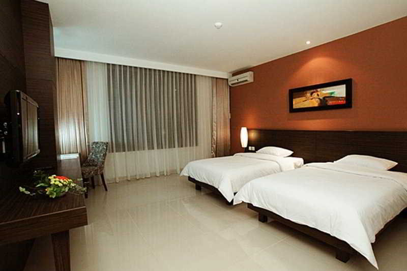 Grand Pacific Hotel 13/28