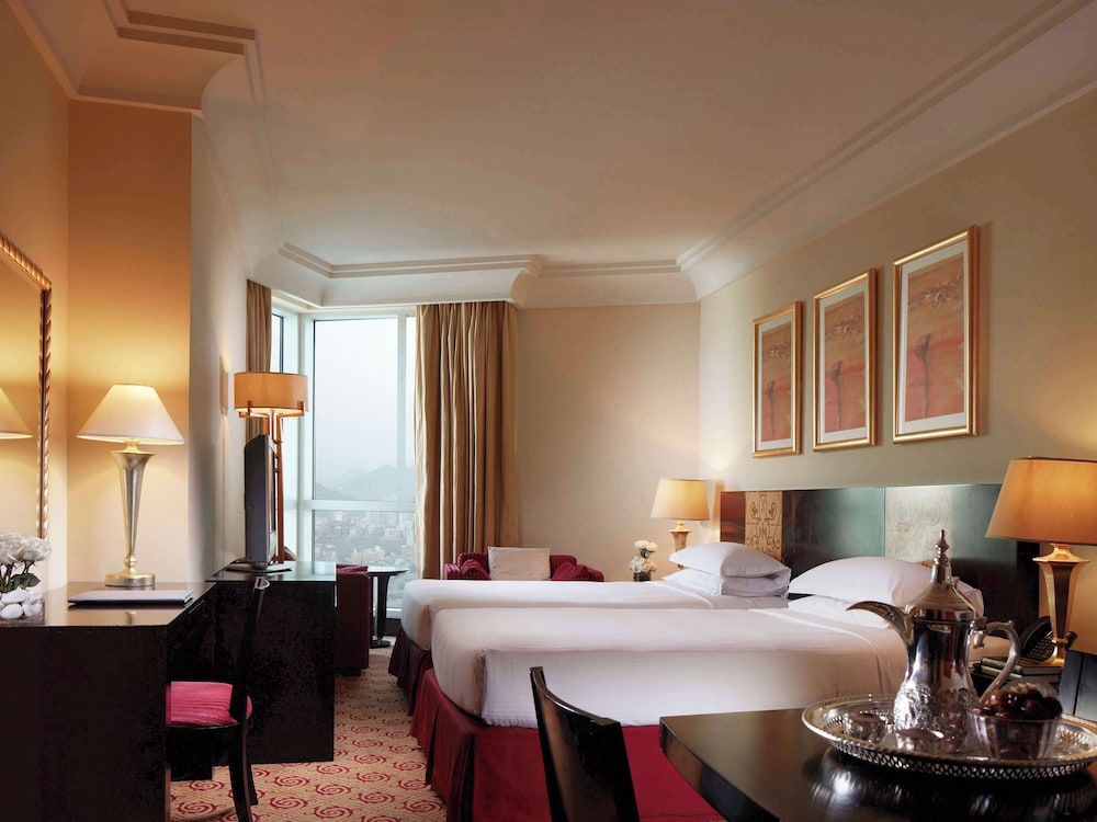 DELUXE, TWIN BEDS, CITY VIEW