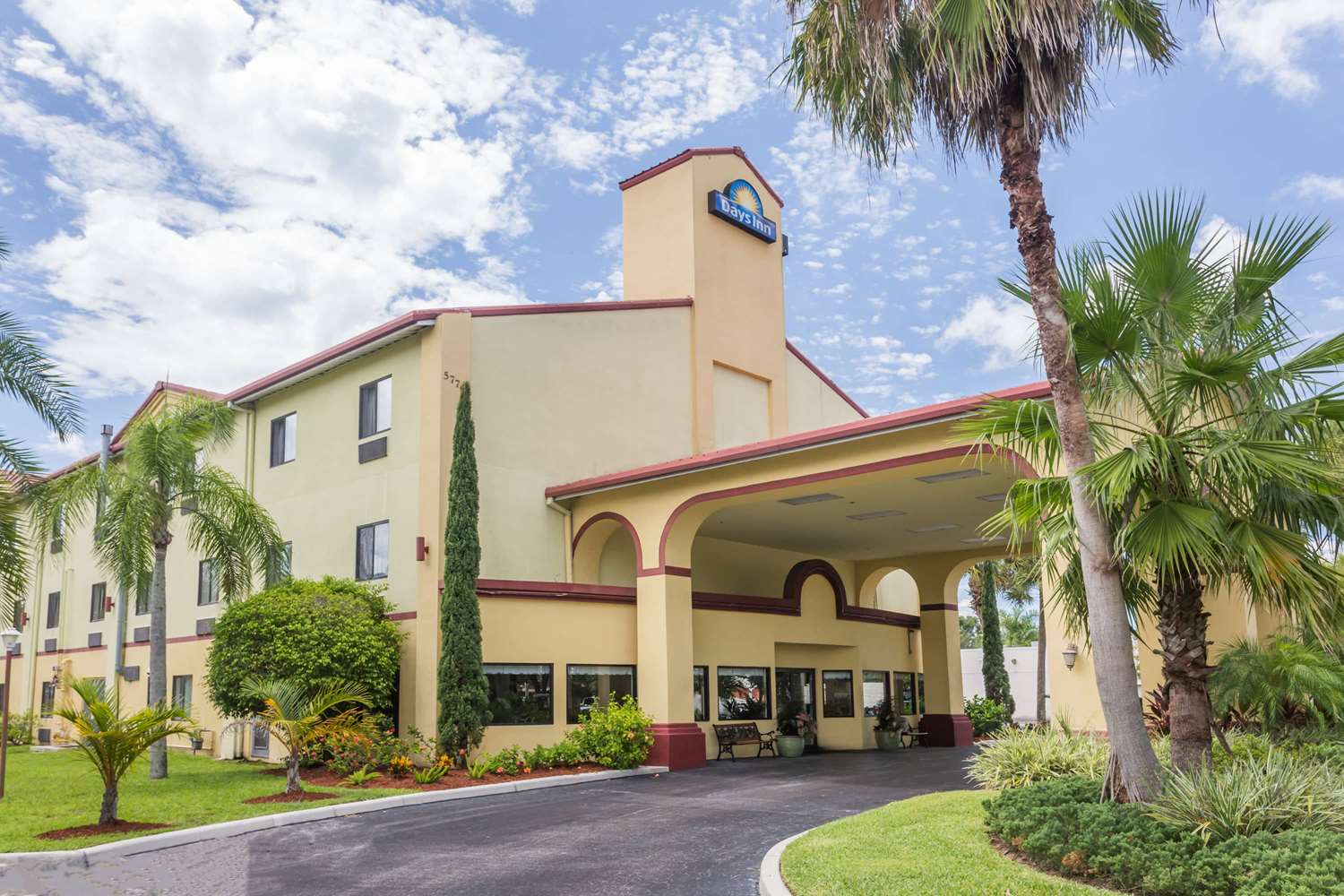 Days Inn by Wyndham Sarasota I-75 9/15