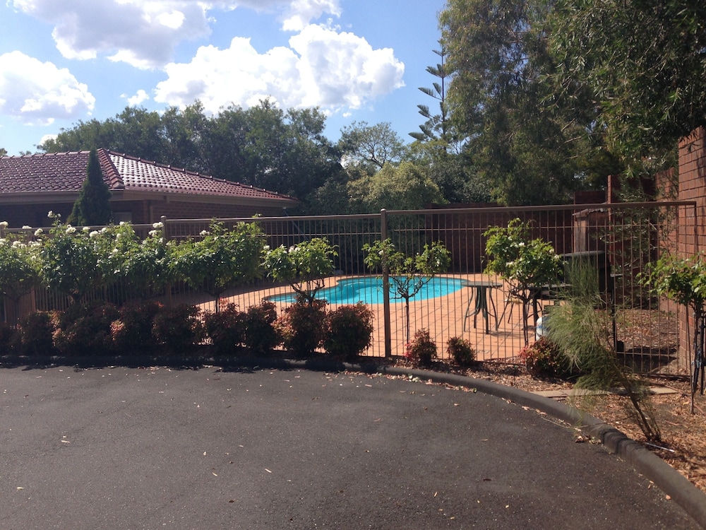 Nunawading Motor Inn 6/29