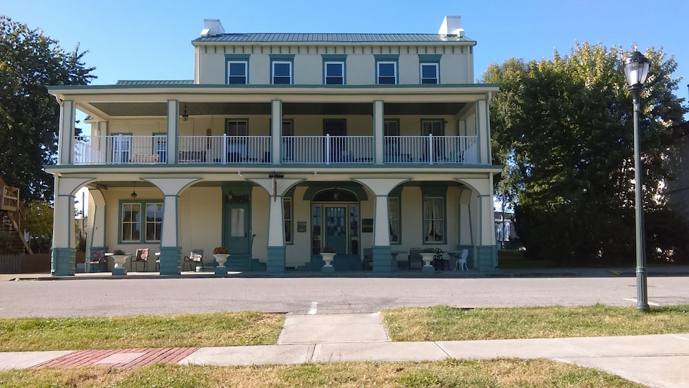 Empire House Hotel 8/59