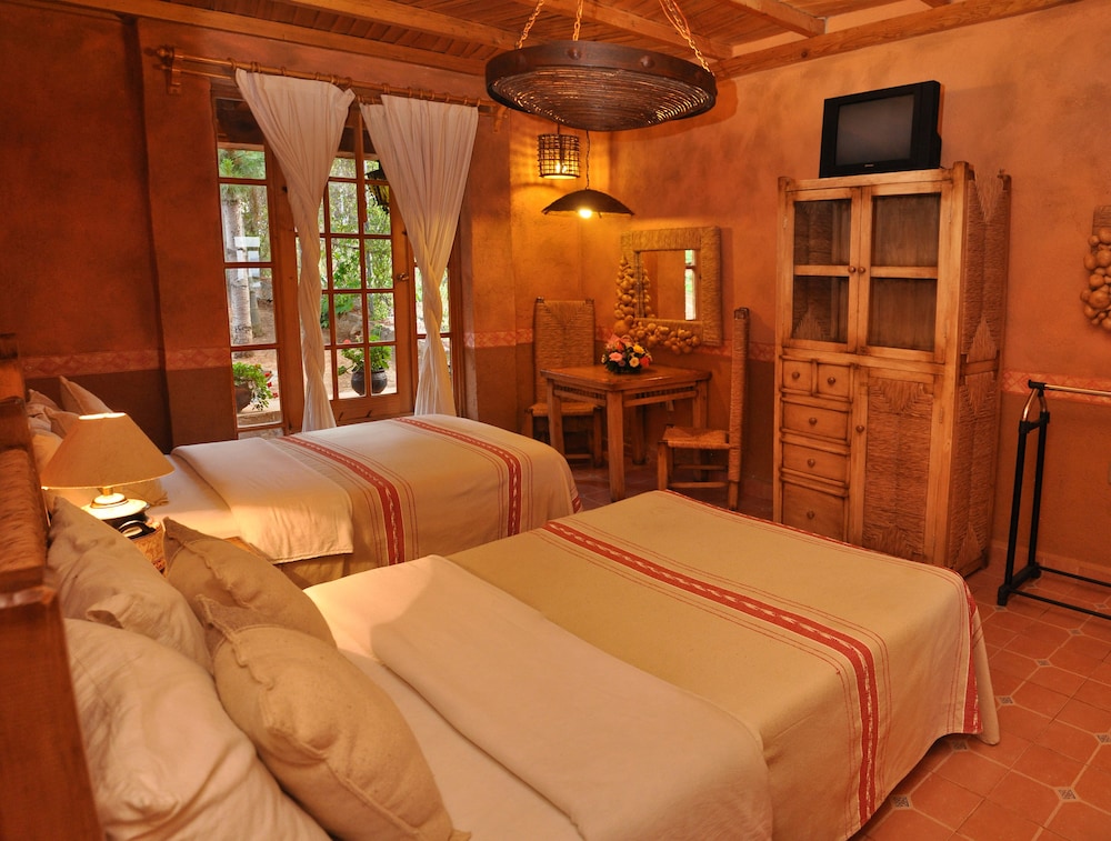 Eco Hotel Ixhi 49/74