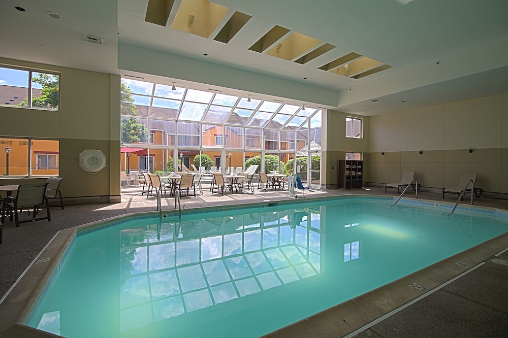 Chicago Club Inn & Suites 1/32
