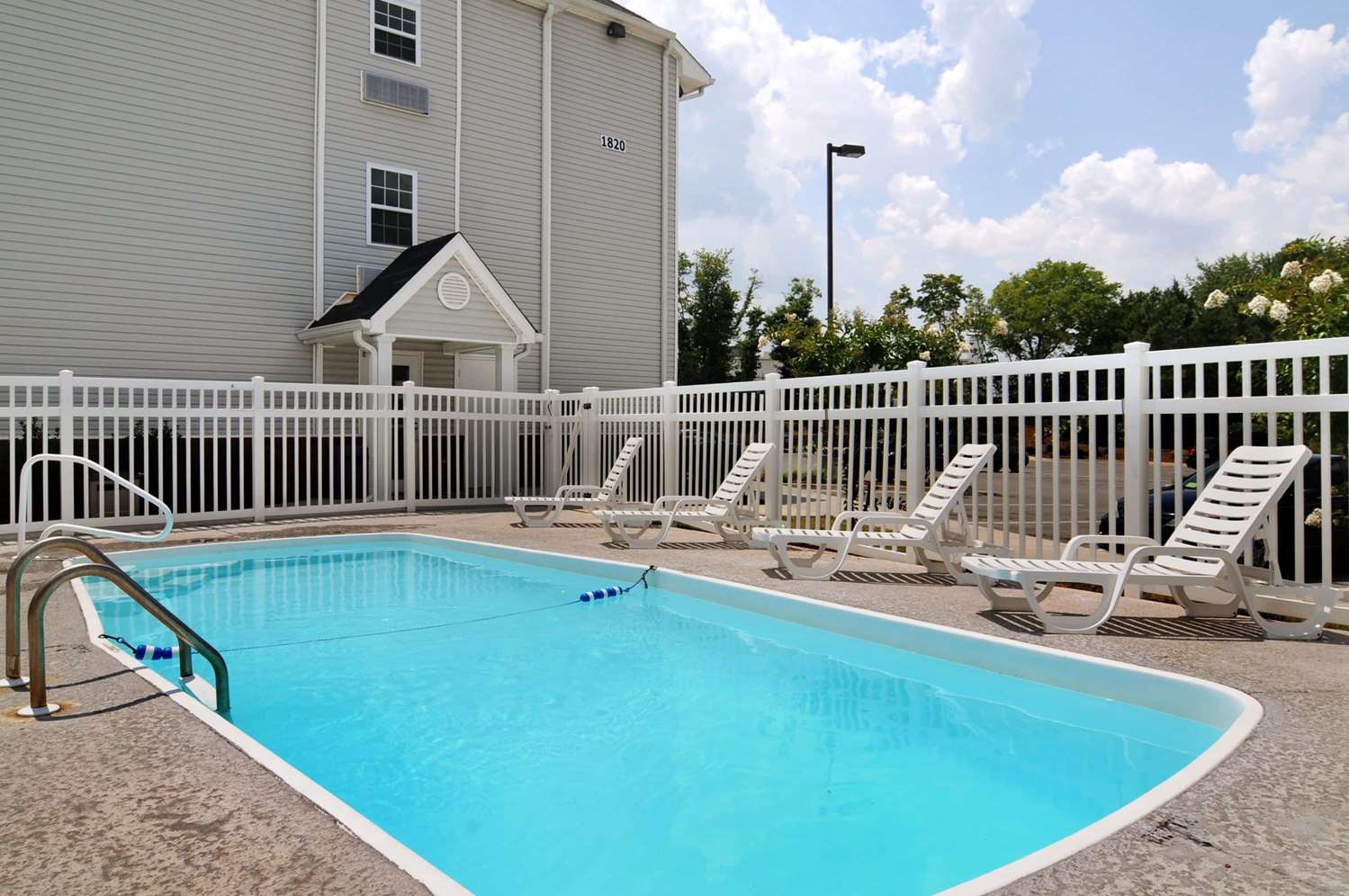 Microtel Inn & Suites Huntsville 6/10