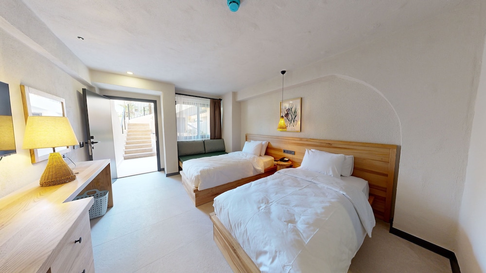 JUNIOR, TWIN BEDS, GROUND FLOOR