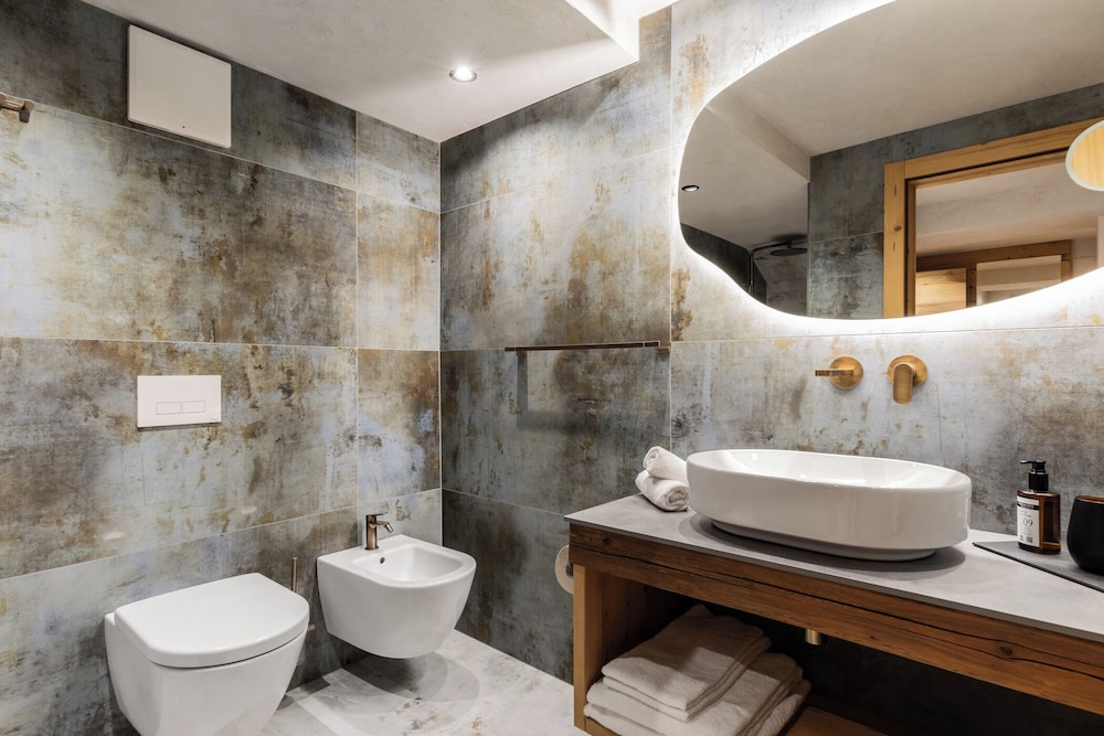 SPORTHOTEL ROMANTIC PLAZA 46/48
