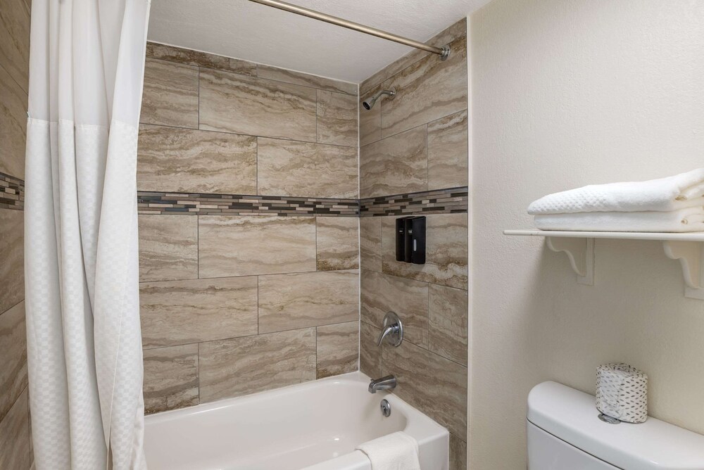 Standard, 2 Double Beds, Econo Lodge Richmond-North Chesterfield 5/5