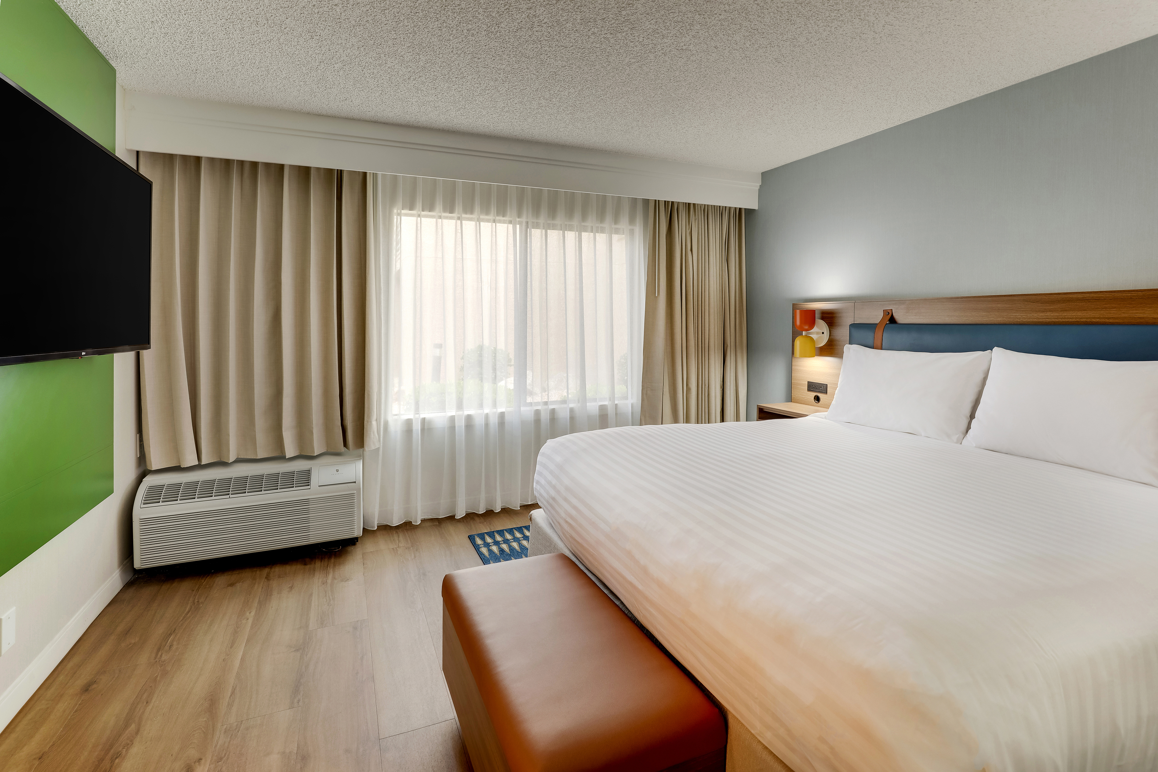 1 BEDROOM, SUITE, KING BED