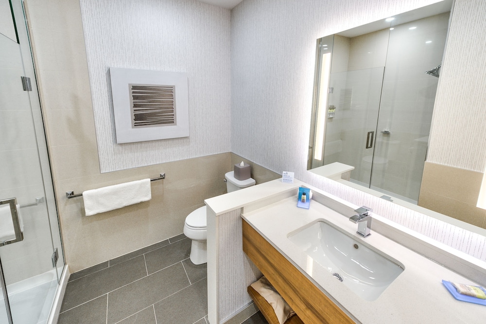 Holiday Inn Express Suites Trois Rivieres Ouest 25/72