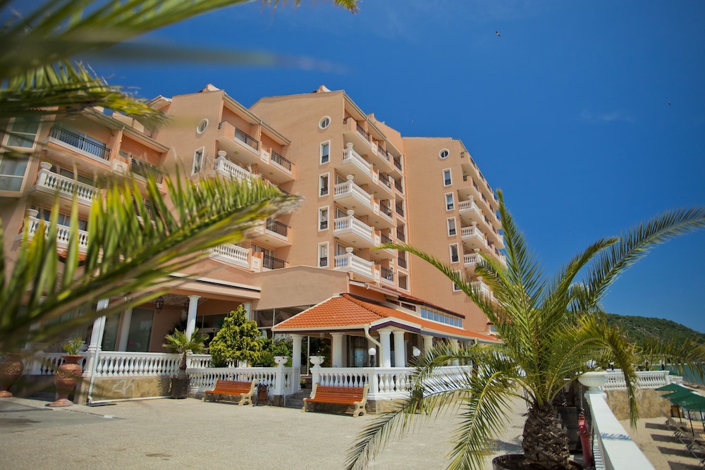 Royal Bay 2/49